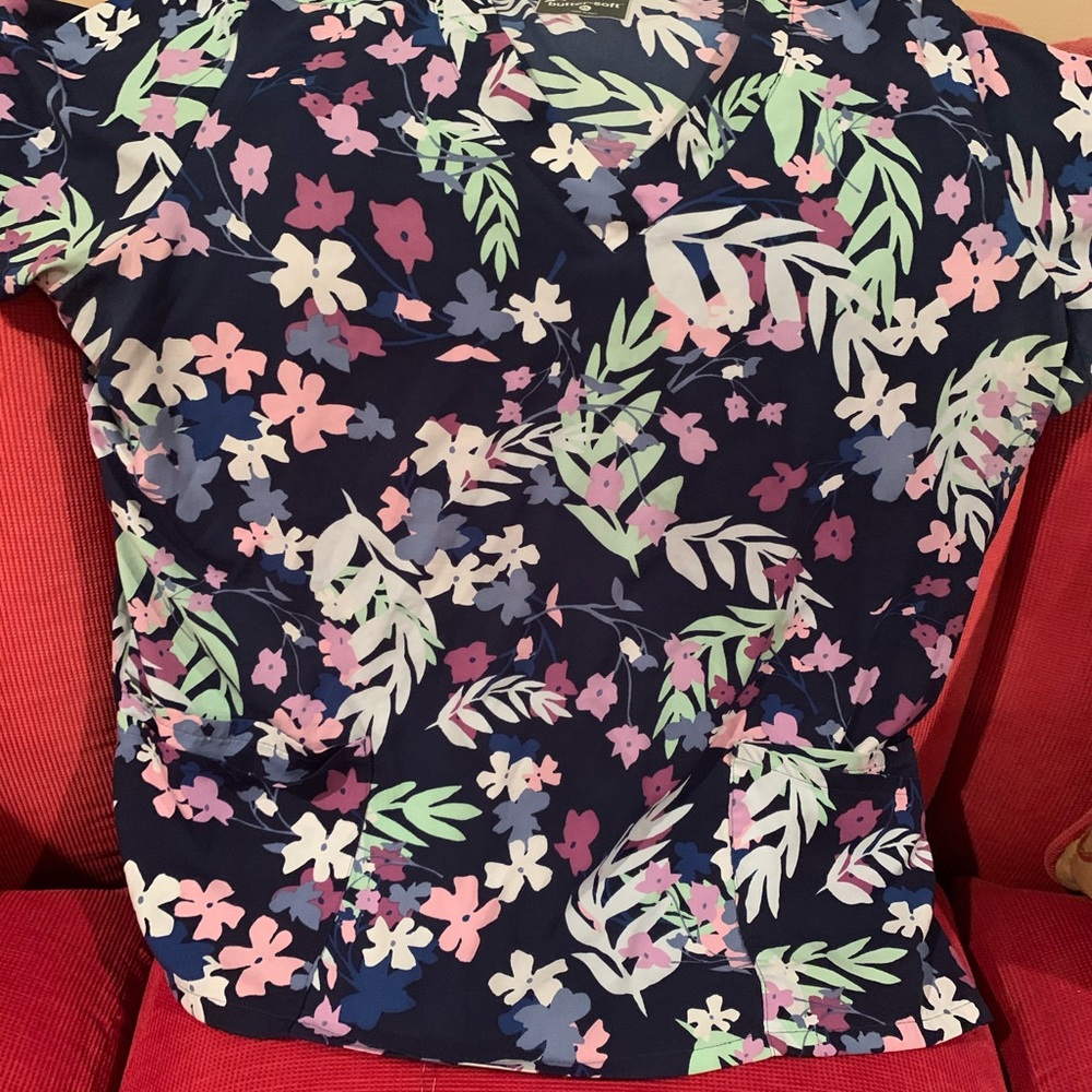 Scrub top - Picture 6 of 7